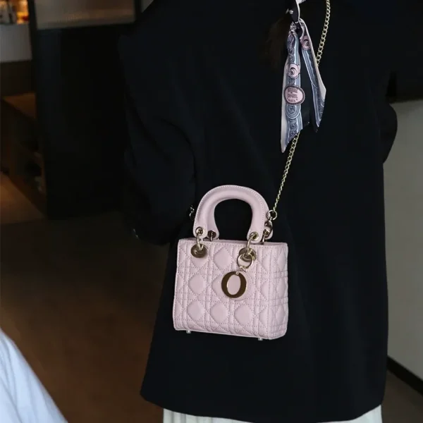 imgi_19_O1CN01S9ipku1pd0kHD0y7Q_!!2221591975382-0-cib.jpg_ D Style Lambskin Diana Bag