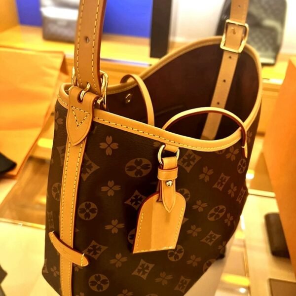 2026 New Arrival V Carryall Tote Bag