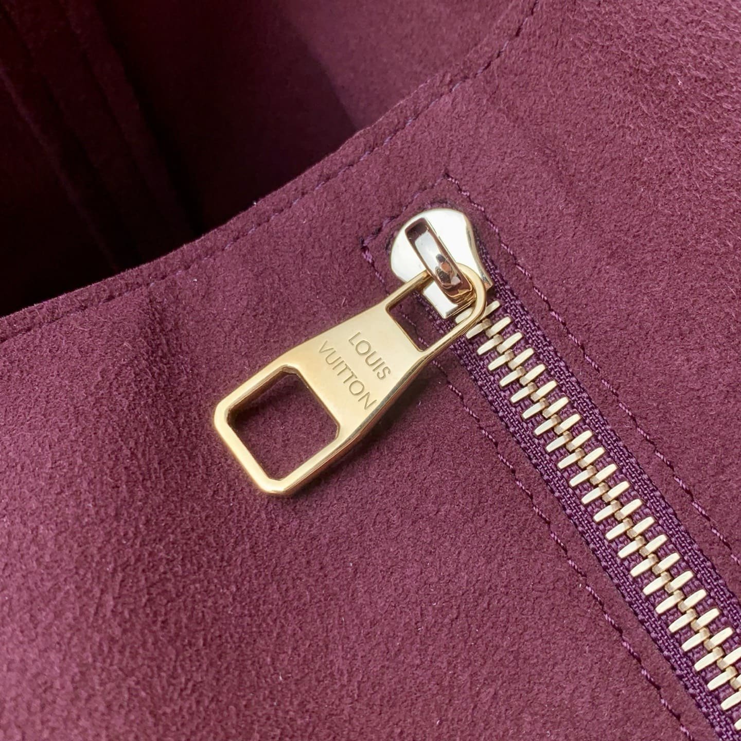 LV Neverfull zipper pull hardware detail, replacement zipper pull for designer tote bag repair
